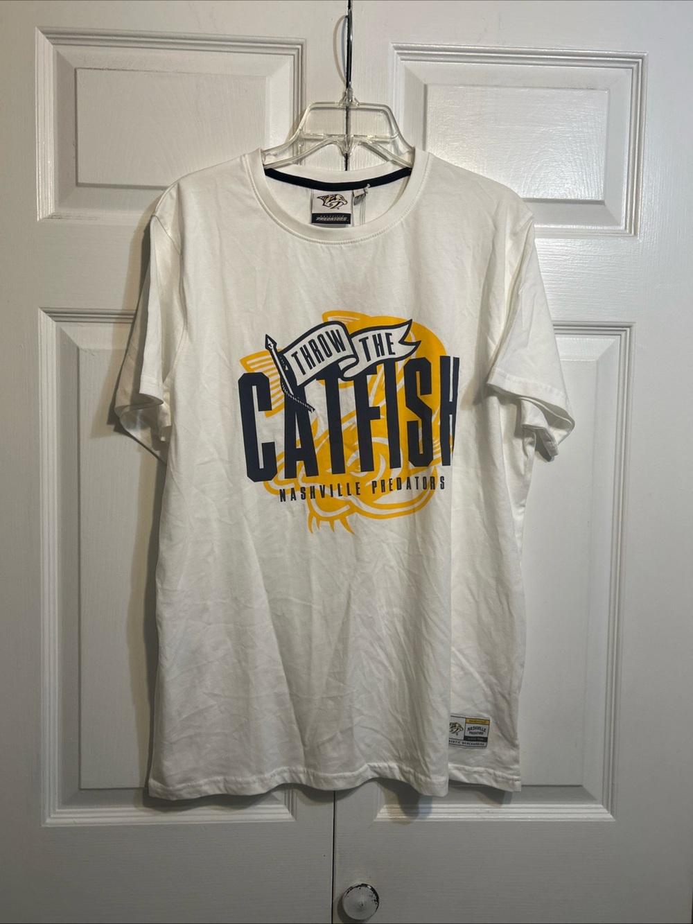 NWT Nashville Predators Throw The Catfish T Shirt Tee Official Size L Large NHL